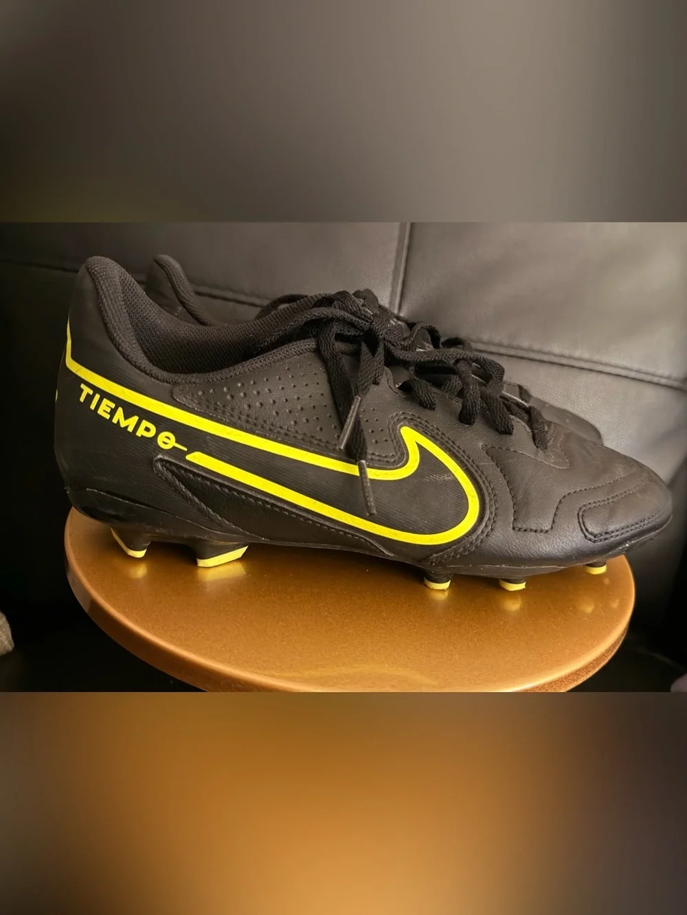 Nike Jr Legend Tiempo 9 Club FG/MG Soccer Cleats Size 5.5 Youth. H
